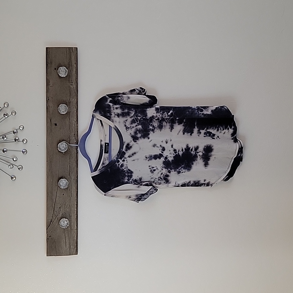 NWOT Paperoc split back T-Shirt SZ Med